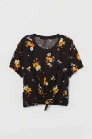  Short tie-hem top 5.00 €
