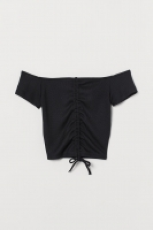  Cropped off-the-shoulder top 6.00 €