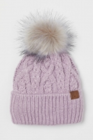  Cable-knit hat 8.00 €