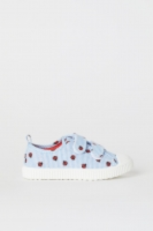  Canvas trainers 7.00 €