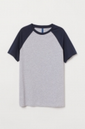 HM   T-shirt with raglan sleeves