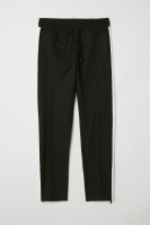  Sports trousers 9.99 €