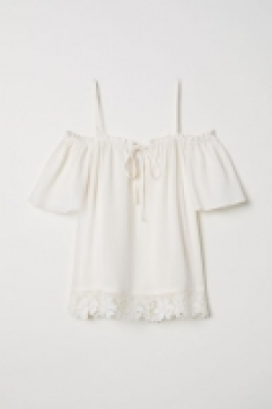 Cold shoulder blouse 7.00 €