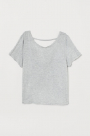  Top with a low-cut back 3.00 €