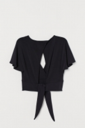  Cropped wrapover top 9.00 €