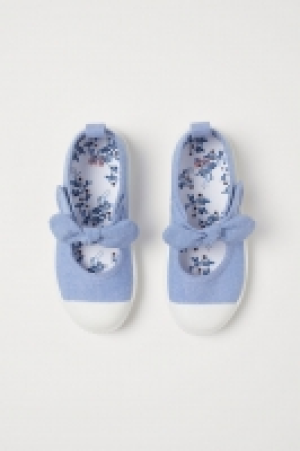  Trainers with a bow 6.00 €