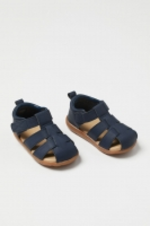  Sandals 9.00 €
