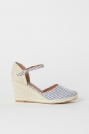  Sandals 17.99 €
