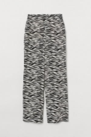  Wide pull-on trousers 9.00 €