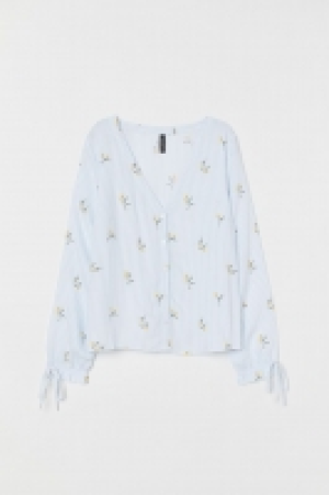  Blouse with buttons 10.00 €