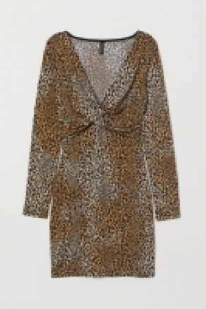  Long-sleeved dress 10.00 €