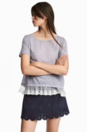  Top with a lace trim 6.00 €
