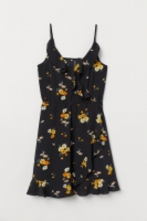  Wrap dress with flounces 16.00 €