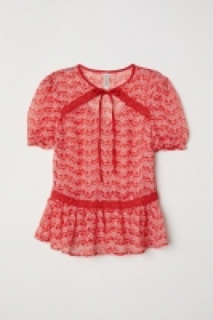  Puff-sleeved blouse 10.00 €