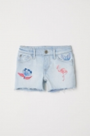  Embroidered denim shorts 10.00 €