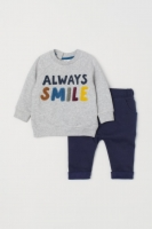 HM   Sweatshirt and trousers