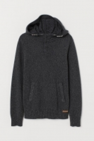  Knitted hooded jumper 13.00 €