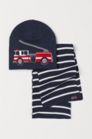  Hat and scarf 9.00 €