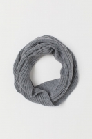 HM   Knitted tube scarf