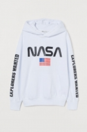  Printed hooded top 16.00 €