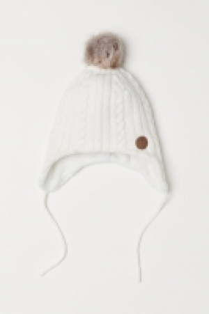  Cable-knit hat 7.00 €