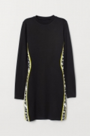  Fitted dress 10.00 €