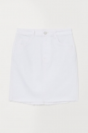  Short denim skirt 10.00 €