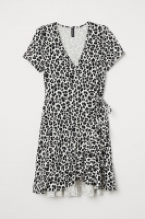  Flounced wrap dress 9.00 €