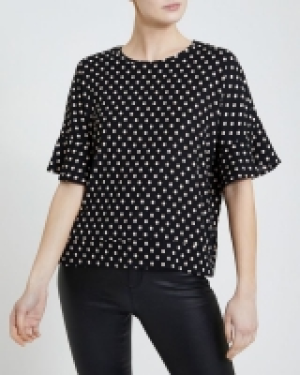 Gallery Ruffle Top 10.00 €