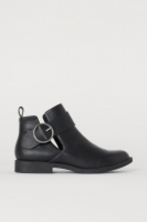  Ankle boots 17.00 €