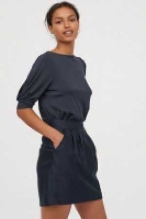  Textured-weave skirt 12.99 €