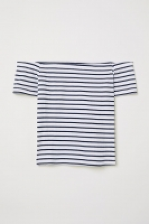  Ribbed off-the-shoulder top 2.00 €