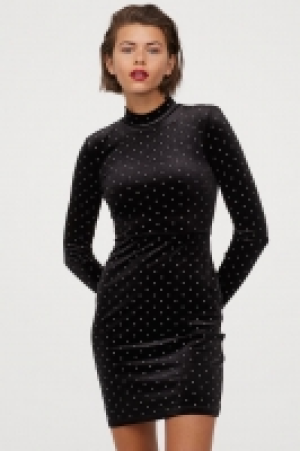  Fitted dress 15.00 €