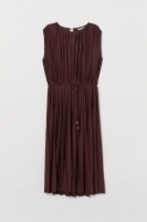  Pleated dress 17.99 €
