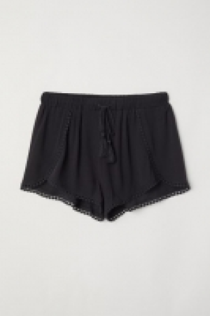  Pull-on shorts 8.00 €