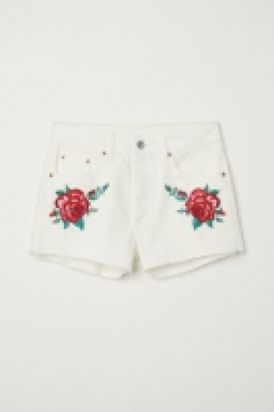  Embroidered denim shorts 15.00 €