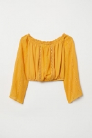  Short off-the-shoulder blouse 15.00 €