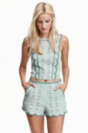  Embroidered shorts 18.00 €