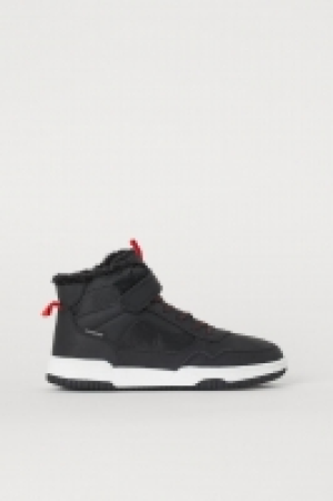  Waterproof hi-tops 30.00 €