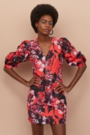  Puff-sleeved dress 30.00 €