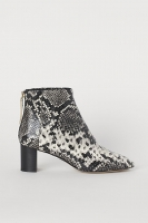  Leather ankle boots 40.00 €