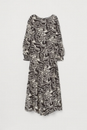 HM   Dress with a bell-shaped skirt