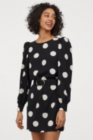  Puff-sleeved dress 13.00 €