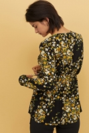 HM   MAMA V-neck blouse