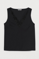 HM   V-neck top with lace