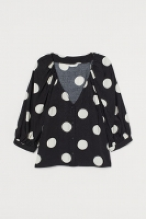 HM   Balloon-sleeved blouse