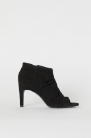  Suede ankle boots 40.00 €