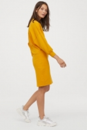  Sweatshirt dress 15.00 €