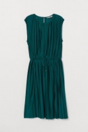  Pleated dress 18.00 €