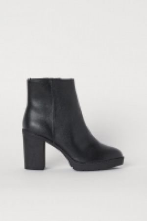  Warm-lined boots 25.00 €